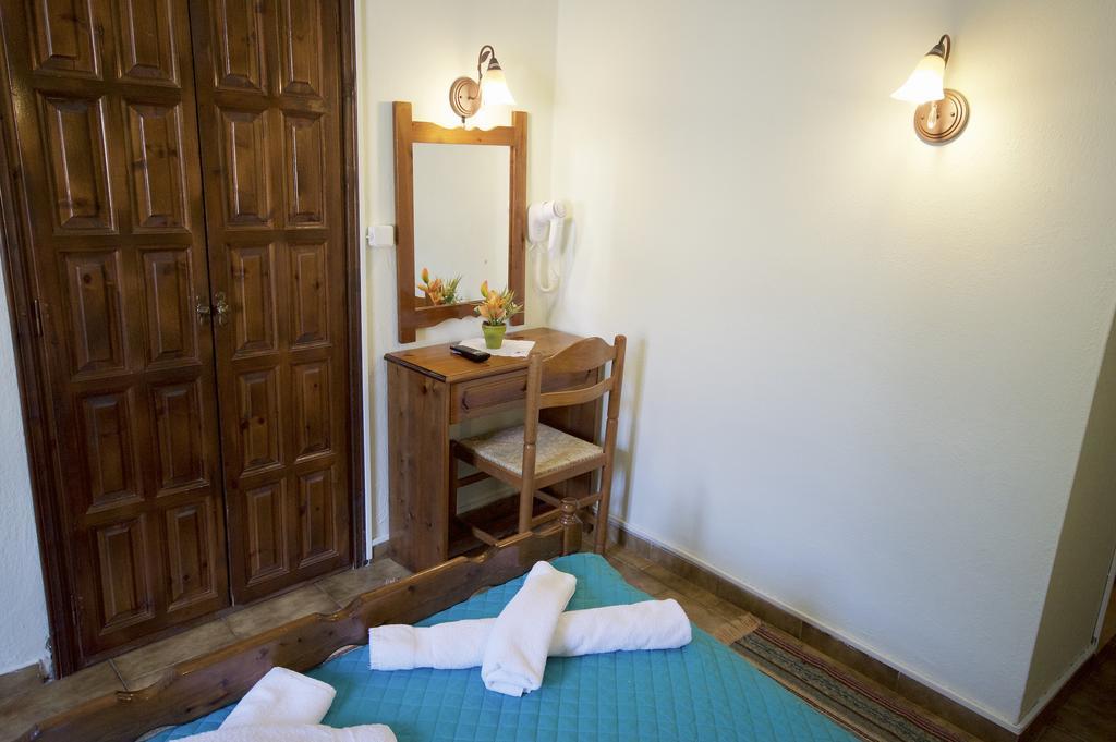 Ria Rooms Kissos  Quarto foto